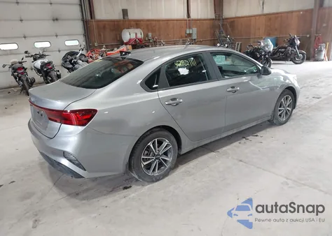 2023 Kia Forte Lxs z USA, uszkodzony, nr VIN 3KPF24AD1PE589297